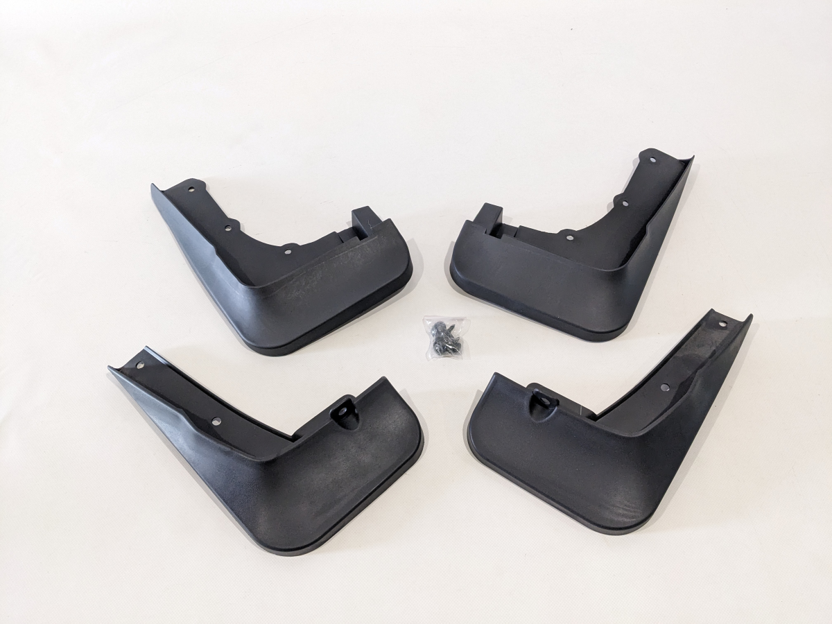 Бризковики для Mitsubishi Outlander 2022 -> Чорні розширювачі Бризковики для Mitsubishi Outlander 2022 -> Чорні розширювачі